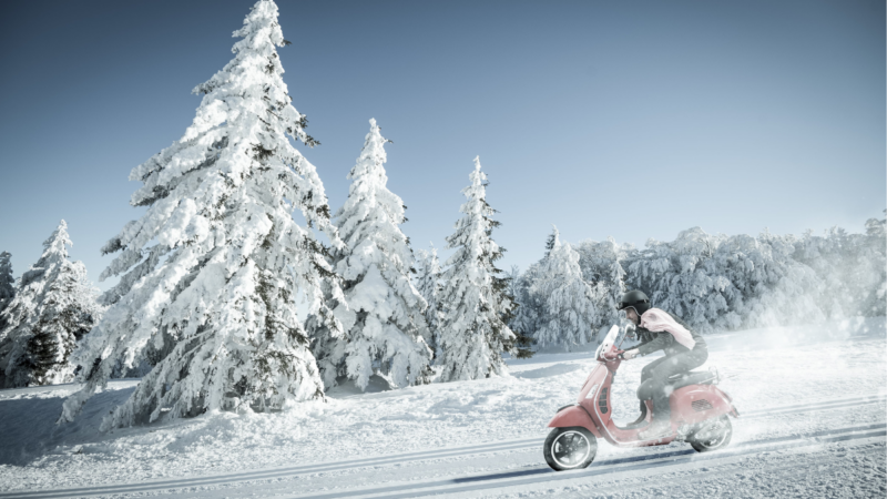 braver le froid en scooter électrique cet hiver cette liste d'accessoires indispensables !