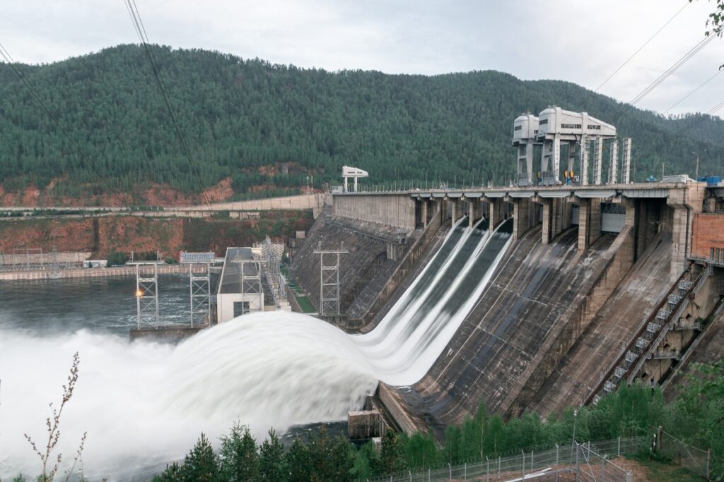 Construction de barrages hydroélectriques France