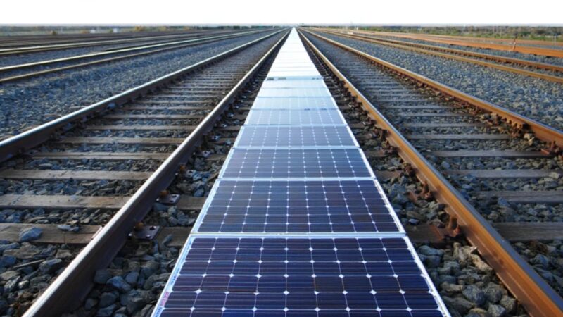 panneaux solaires et rails