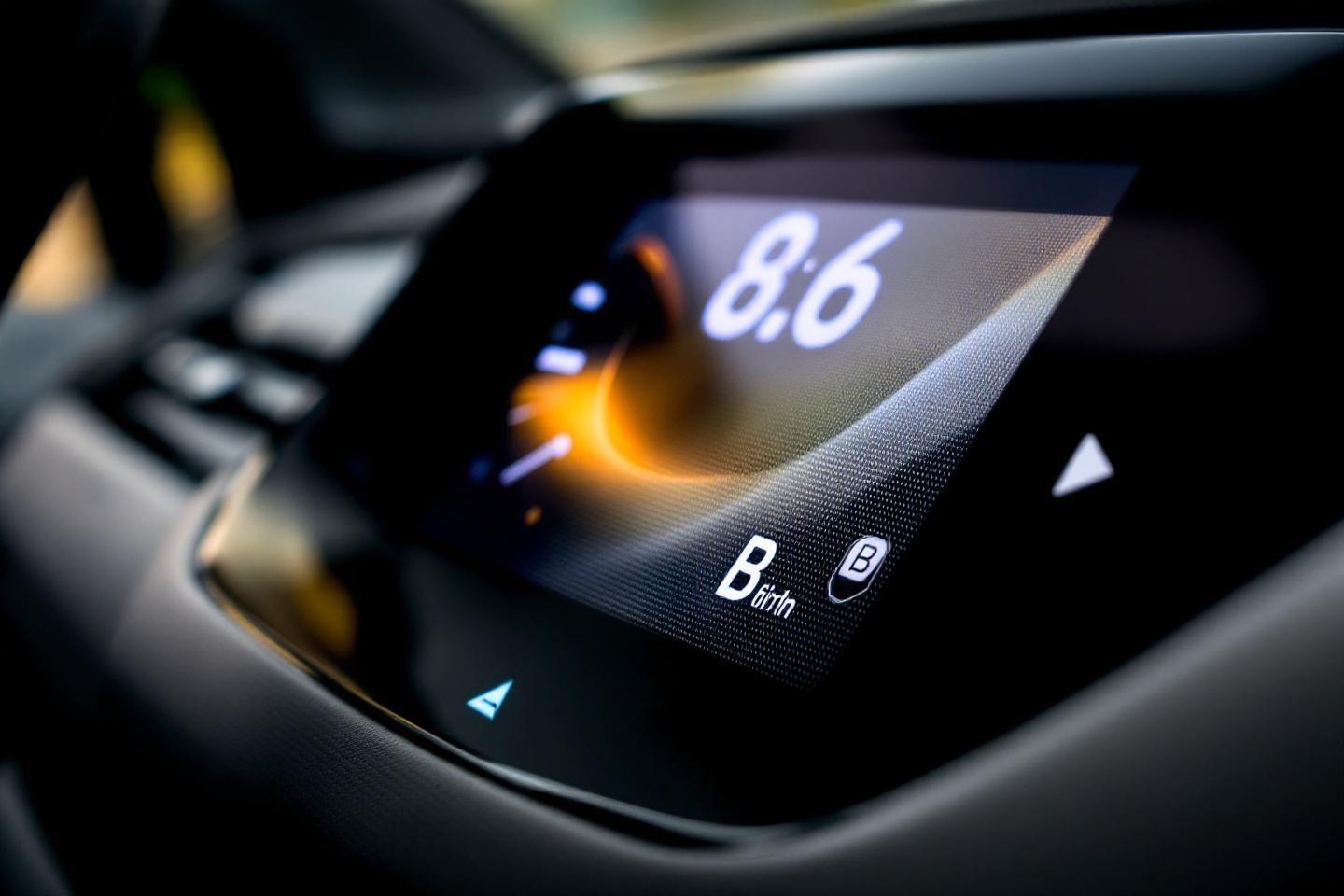 Tableau de bord numérique de véhicule avec affichage 8.6